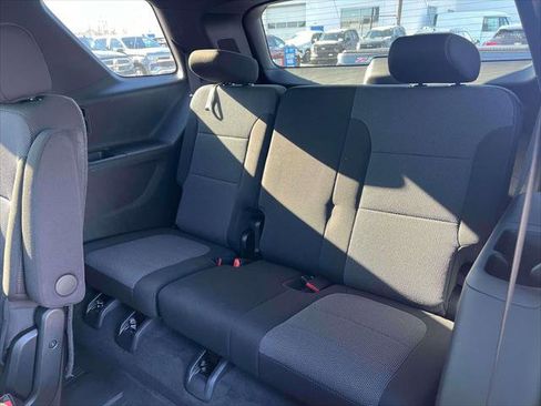 Used 2022 Chevrolet Traverse LT image 13