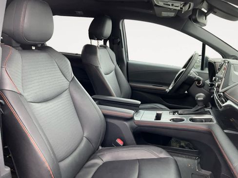 Used 2023 Toyota Sienna XSE image 17