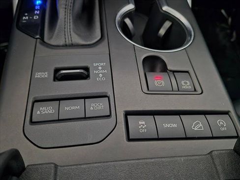 Used 2021 Toyota Highlander XLE AWD/4WD image 16
