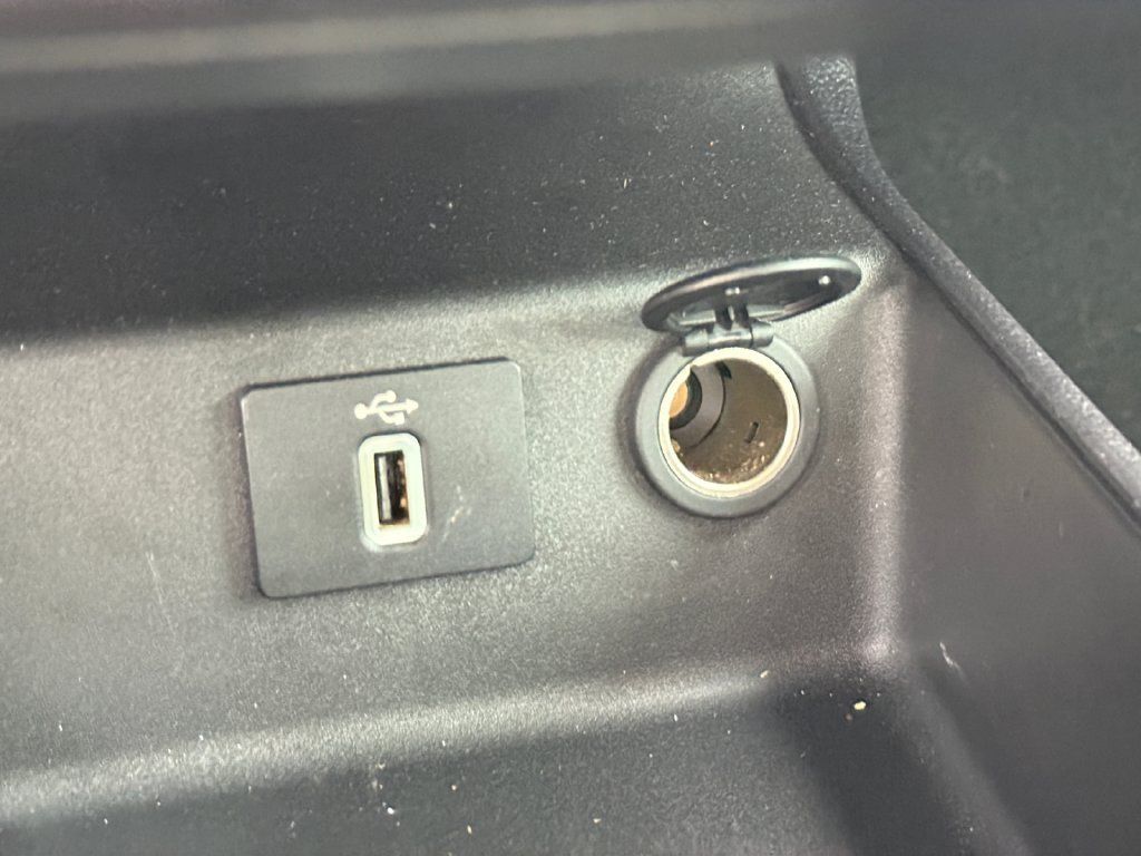 Used 2018 Ford Fusion SE w/ Equipment Group 201A FWD image 32