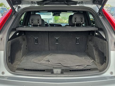 Certified 2025 Cadillac XT4 Premium Luxury FWD image 7