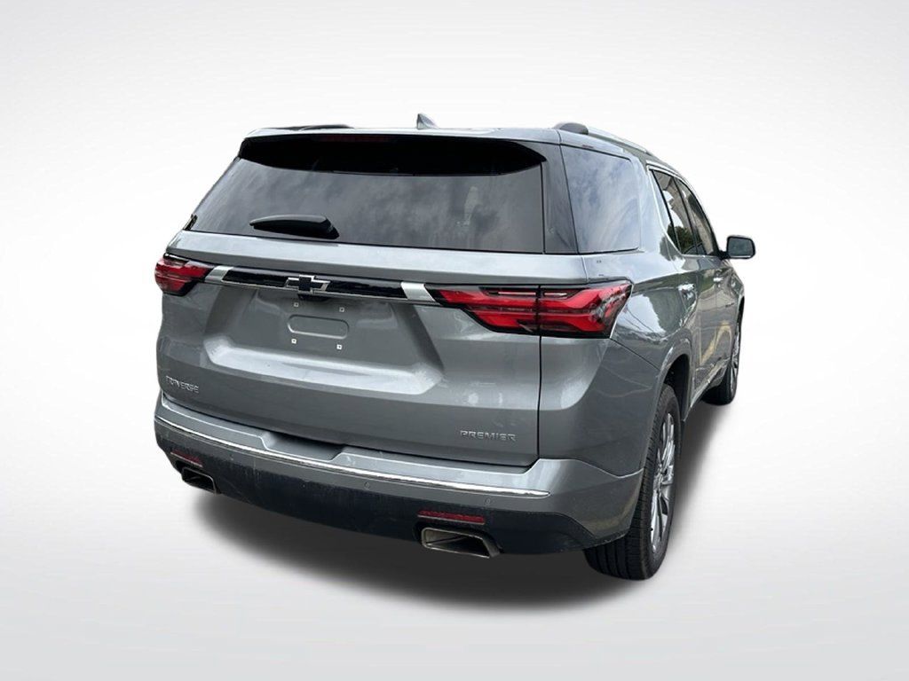 Used 2023 Chevrolet Traverse Premier FWD image 6