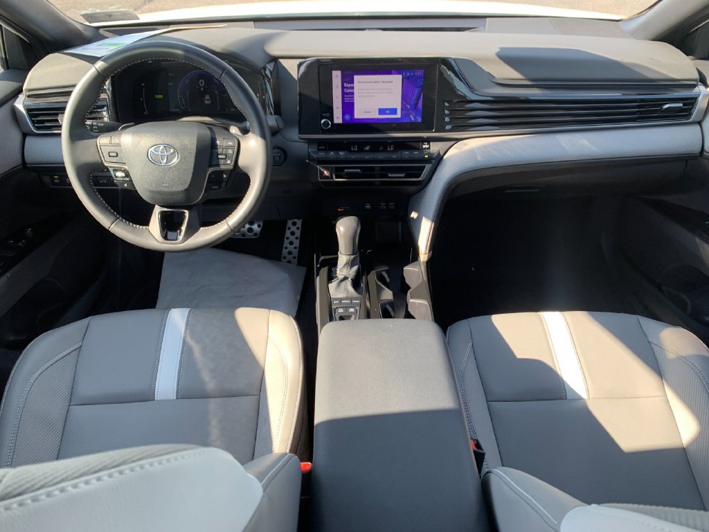 Used 2025 Toyota Camry SE w/ Convenience Package FWD image 16