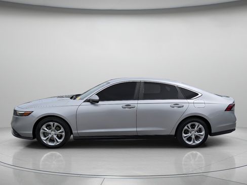 Used 2023 Honda Accord LX image 5
