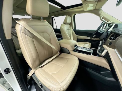Used 2024 Ford Expedition Limited image 31