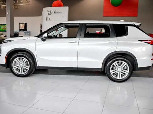 Used 2024 Mitsubishi Outlander ES image 8