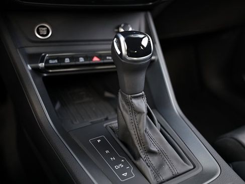 Certified 2025 Audi Q3 2.0T Premium w/ Convenience Package image 39