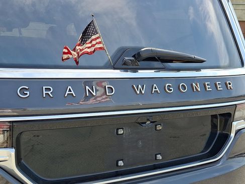 Used 2022 Jeep Grand Wagoneer Series III AWD/4WD image 36