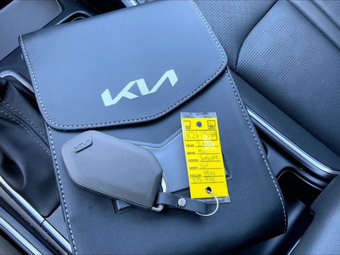 Used 2024 Kia Sorento S w/ Panoramic Sunroof Package FWD image 12