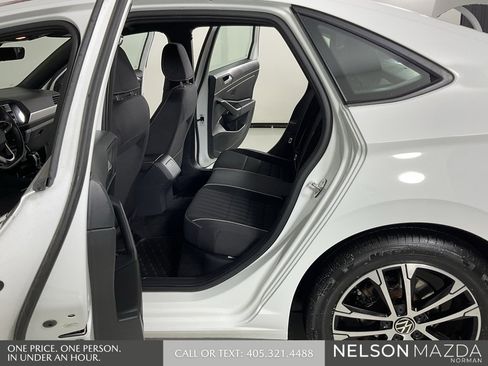 Used 2024 Volkswagen Jetta Sport image 12