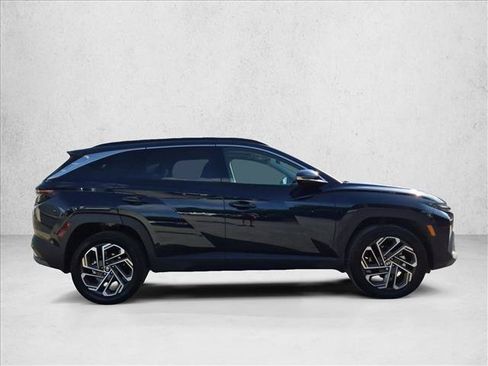 Used 2025 Hyundai Tucson Limited AWD/4WD image 4