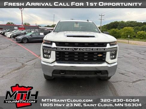 Used 2022 Chevrolet Silverado 2500 LT AWD/4WD image 3