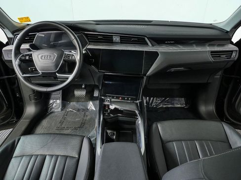 Used 2023 Audi e-tron Premium Plus w/ Premium Plus Package AWD/4WD image 18