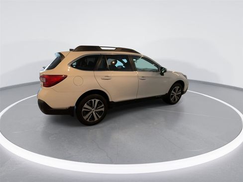 Used 2018 Subaru Outback 2.5i Limited image 2