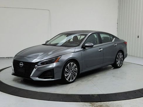 Used 2023 Nissan Altima 2.5 SL image 3