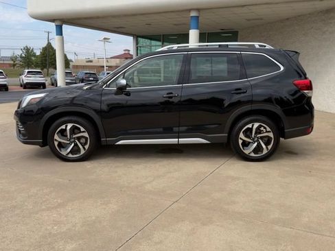 Used 2023 Subaru Forester Touring AWD/4WD image 2
