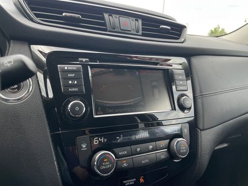 Used 2019 Nissan Rogue SL FWD image 17