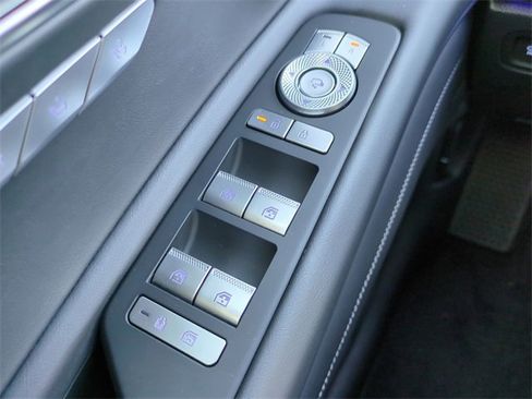 Certified 2025 Genesis GV80 2.5T Prestige image 23