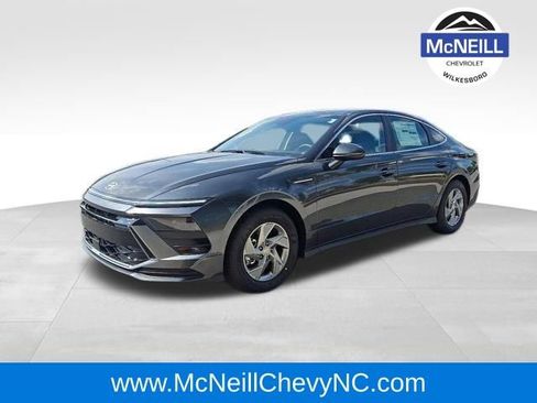 Used 2025 Hyundai Sonata SE image 2