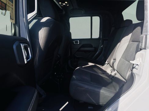 Used 2020 Jeep Gladiator Overland w/ Dual Top Group image 27