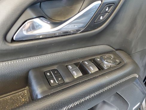 Used 2021 GMC Yukon Denali w/ Denali Premium Package AWD/4WD image 18