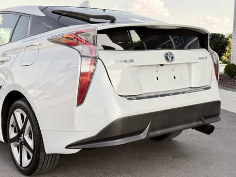 Used 2016 Toyota Prius Four Touring w/ Protection Package FWD image 5