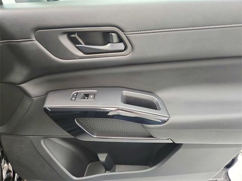Used 2024 Nissan Pathfinder SV image 37