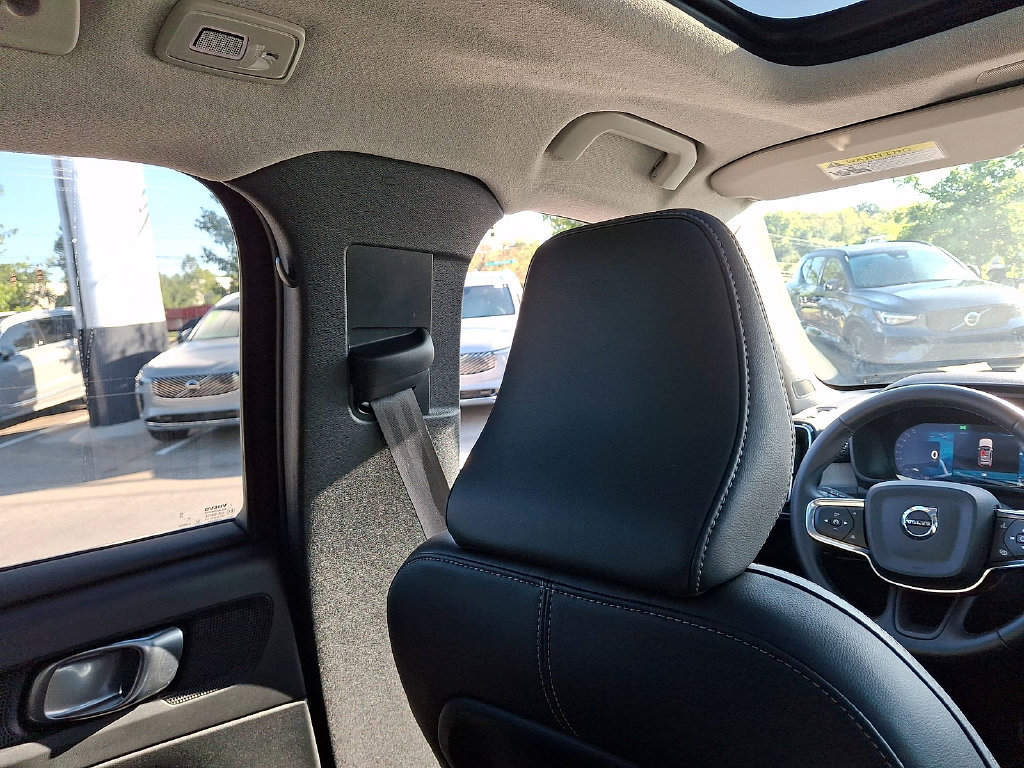 Certified 2026 Volvo XC40 B5 Plus AWD/4WD image 15