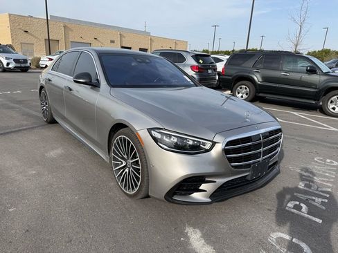 Used 2021 Mercedes-Benz S 580 4MATIC Sedan image 3
