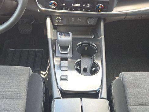 Used 2023 Nissan Rogue SV FWD image 18