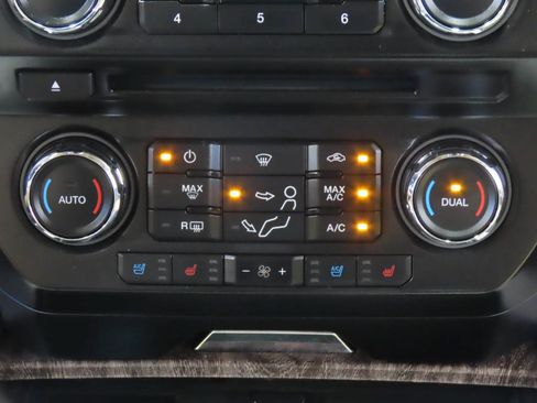 Used 2017 Ford F250 Lariat w/ Lariat Value Package AWD/4WD image 9