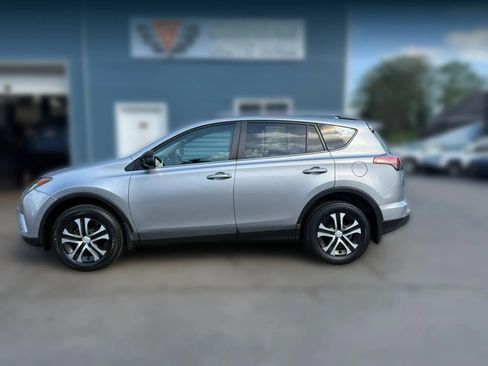 Used 2016 Toyota RAV4 LE AWD/4WD image 3