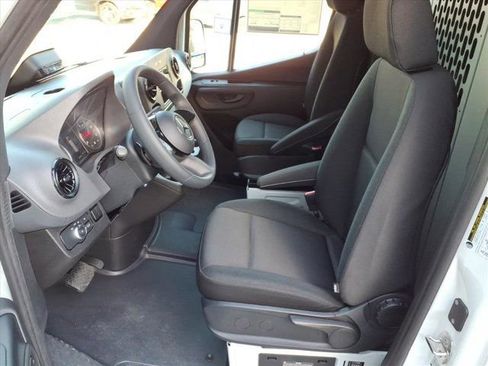 Used 2025 Mercedes-Benz Sprinter 2500 image 13