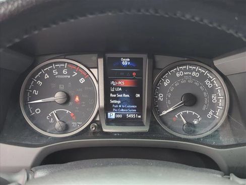 Used 2023 Toyota Tacoma TRD Off-Road image 10