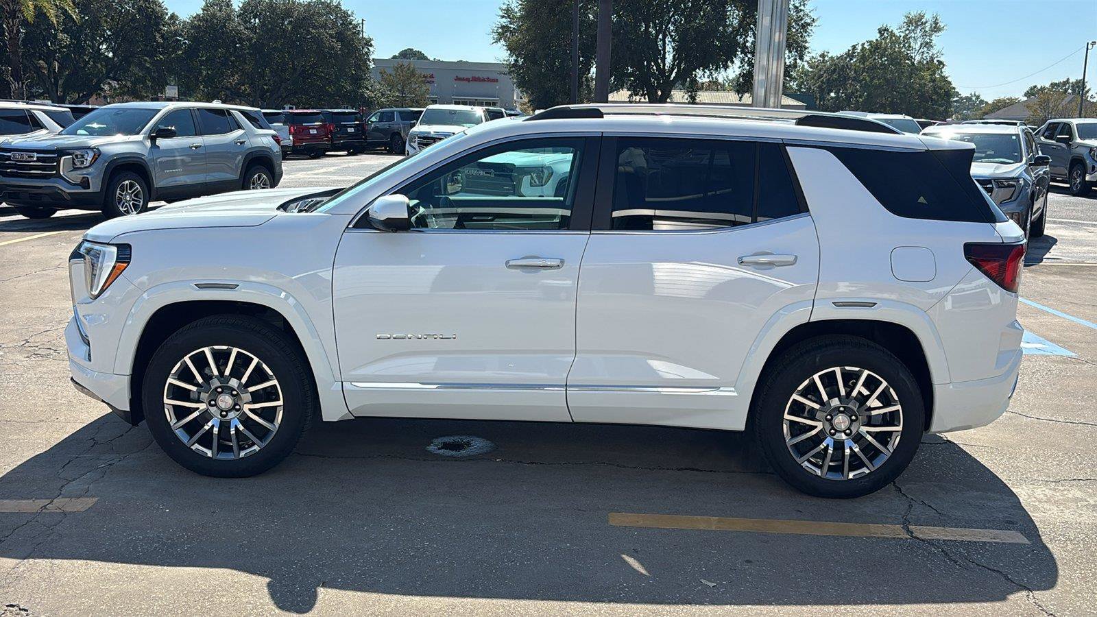 New 2027 GMC Terrain Denali w/ LPO, Floor Liner Package AWD/4WD image 4