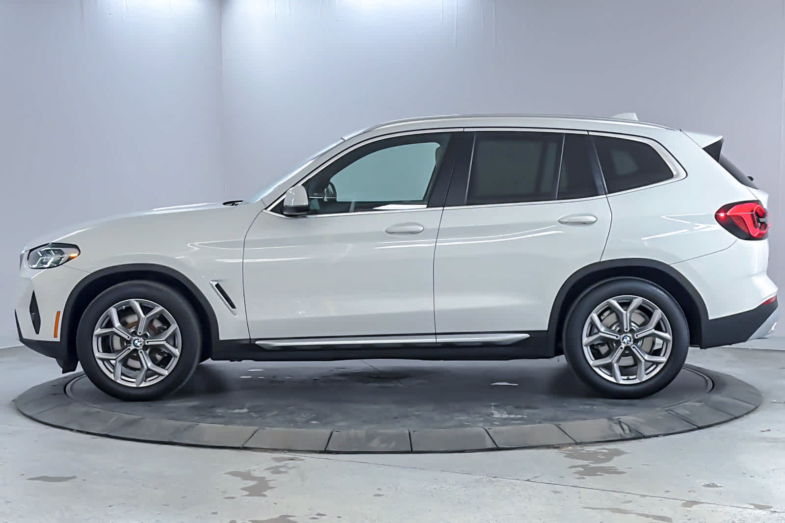 Used 2023 BMW X3 sDrive30i w/ Convenience Package RWD image 5