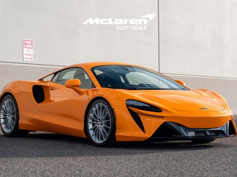 New 2026 McLaren Artura image 9