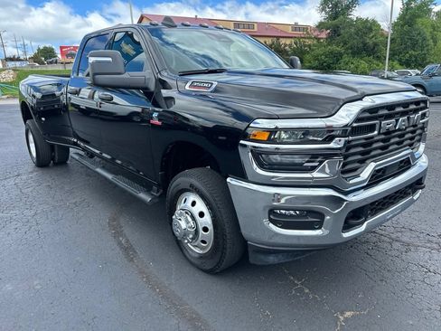 Used 2025 RAM 3500 Tradesman AWD/4WD image 3