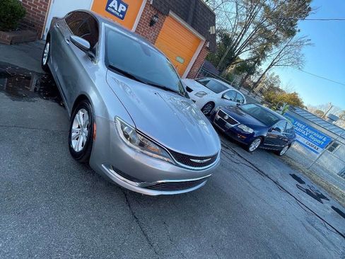 Used 2015 Chrysler 200 Limited image 10