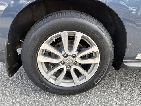 Used 2014 Nissan Pathfinder SL image 17