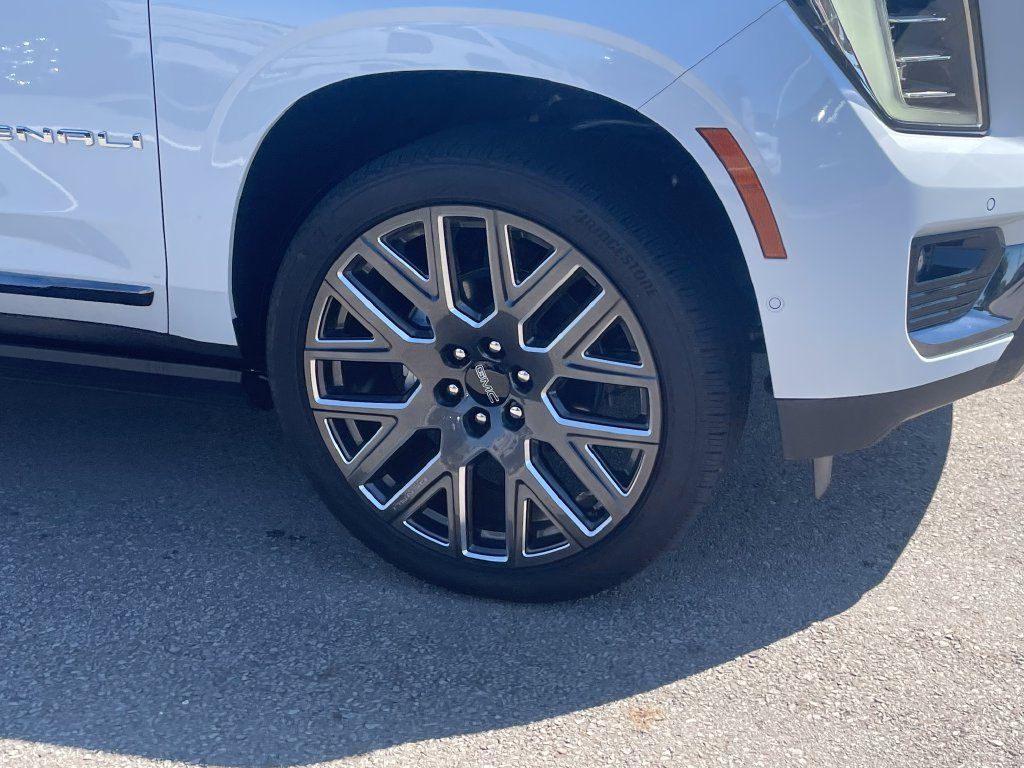 Used 2026 GMC Yukon XL Denali Ultimate AWD/4WD image 4