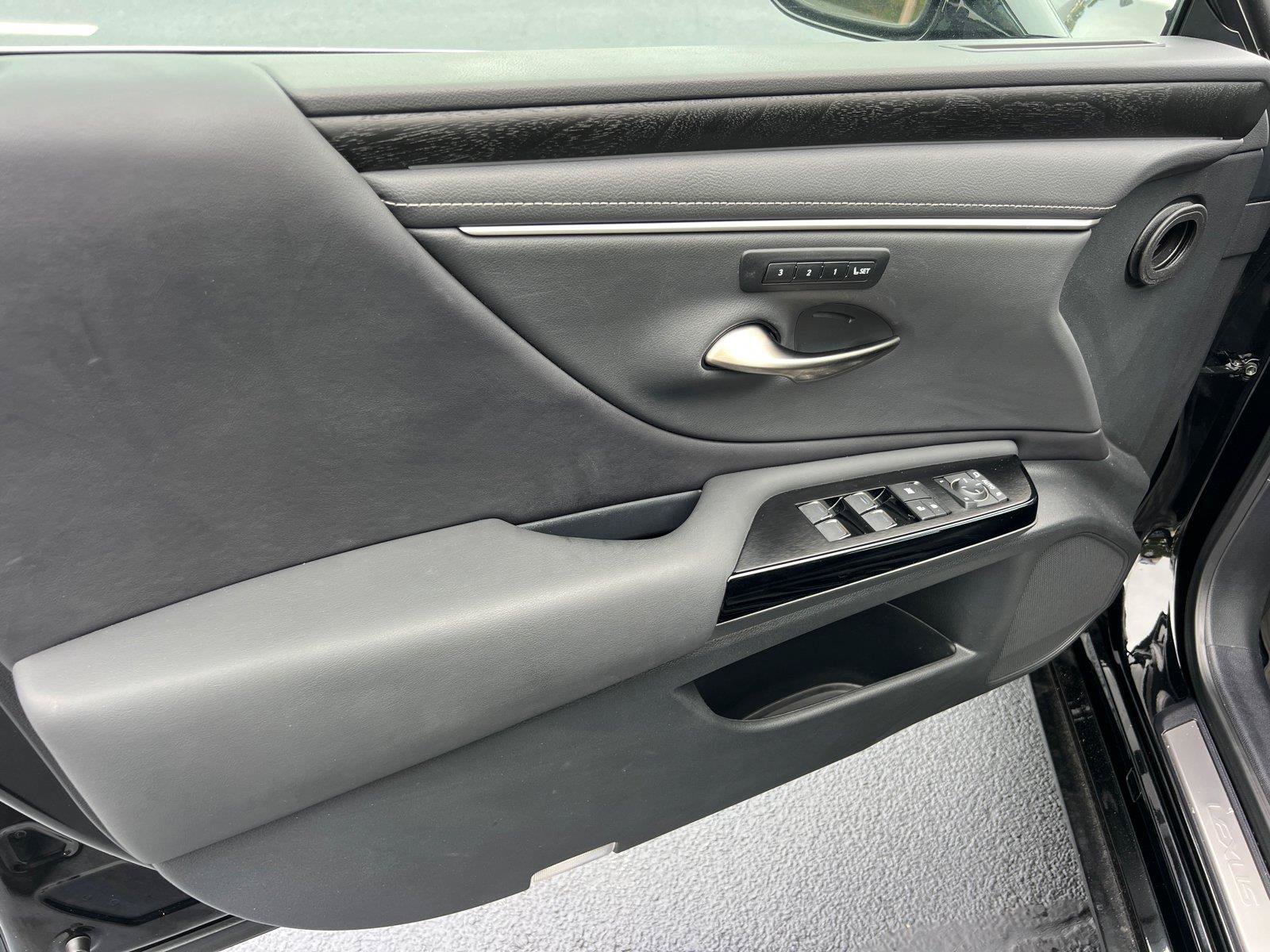 Certified 2024 Lexus ES 350 w/ Technology Package FWD image 10