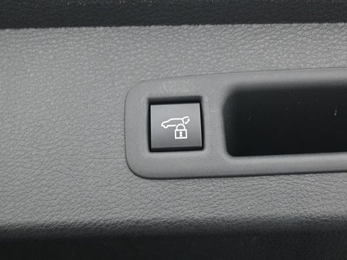Used 2025 Toyota Sienna XLE w/ XLE Plus Package FWD image 39