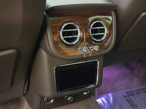 Certified 2021 Bentley Bentayga AWD/4WD image 24