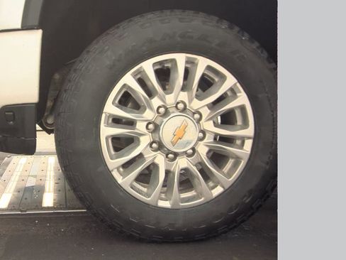 Used 2022 Chevrolet Silverado 2500 High Country w/ Safety Package II image 9