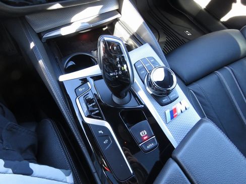 Used 2018 BMW M550i xDrive image 25