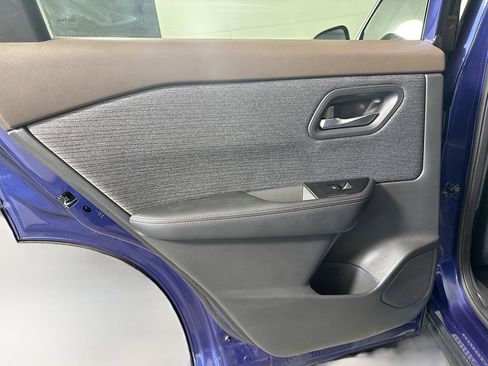 Used 2023 Nissan Rogue SV image 26