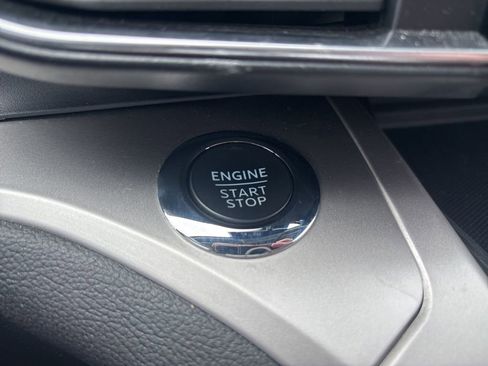 Used 2022 Ford Explorer XLT w/ Equipment Group 202A image 25