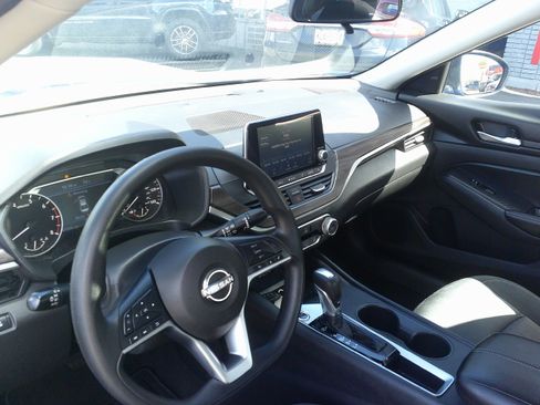 Used 2025 Nissan Altima 2.5 SV FWD image 20
