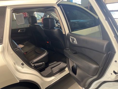 Certified 2019 Nissan Pathfinder Platinum image 13